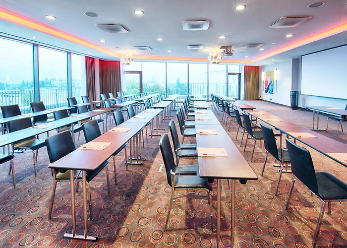 Отель Leonardo City South 4*