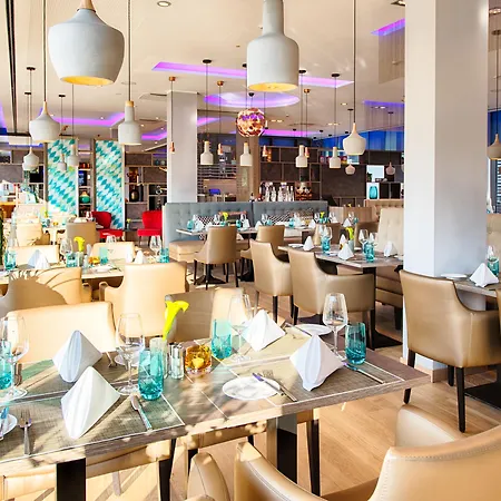 Leonardo City South Отель 4*