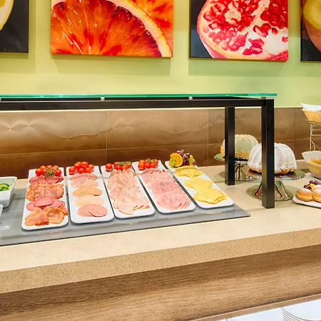 Leonardo City South Отель