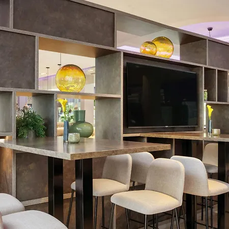 Leonardo City South Отель 4*