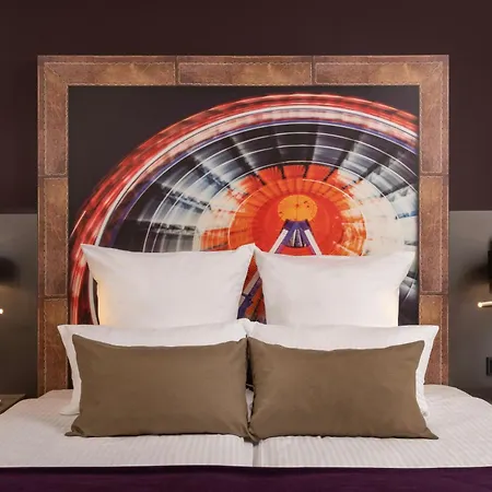 Отель Leonardo City South 4*