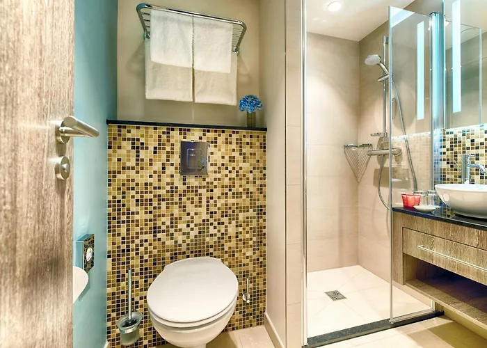 Hotel Leonardo City South 4*