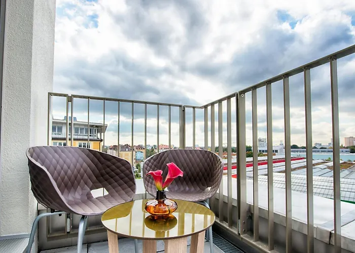 Leonardo South מלון